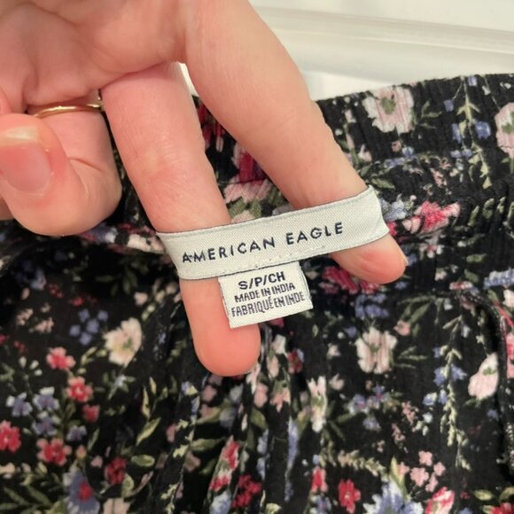 AMERICAN EAGLE AE Tulip Runner Shorts Black Pink Floral Pull On Drawstring Flowy - Picture 7 of 16